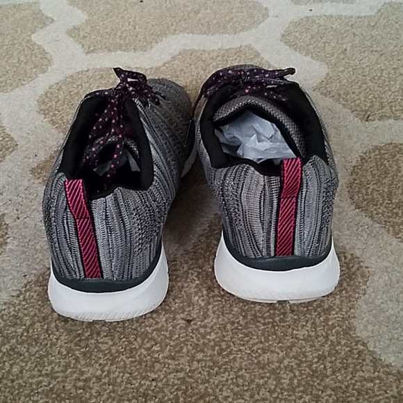 skechers foam tennis shoes